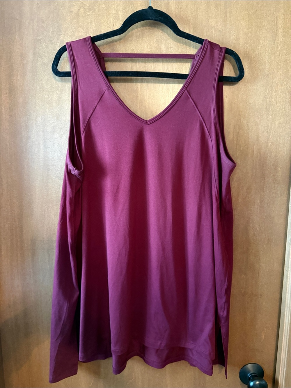 Women's V-Neck Sleeveless Tank Top - Burgundy